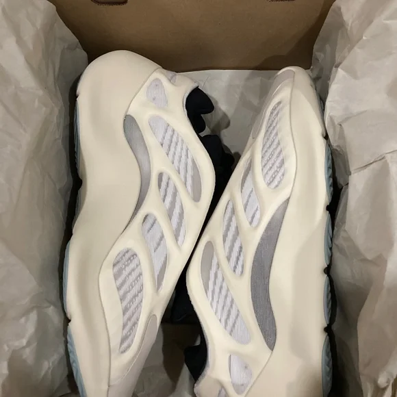 Yeezy 700 v3 azael new and unworn with box deadstock - Picture 3 of 5